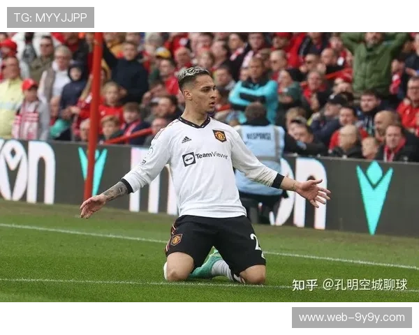 曼联战平诺丁汉森林，迪亚洛世界波救主，角球判罚引争议。